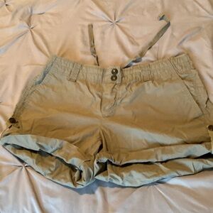 Gap Short Cargo Shorts - Size 6.